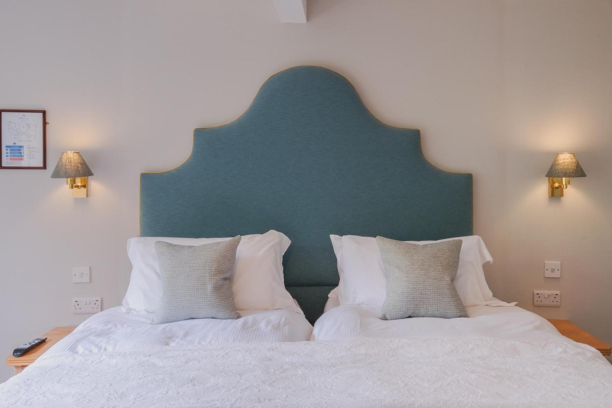 Alexandra Hotel & Restaurant ليم ريجيس المظهر الخارجي الصورة