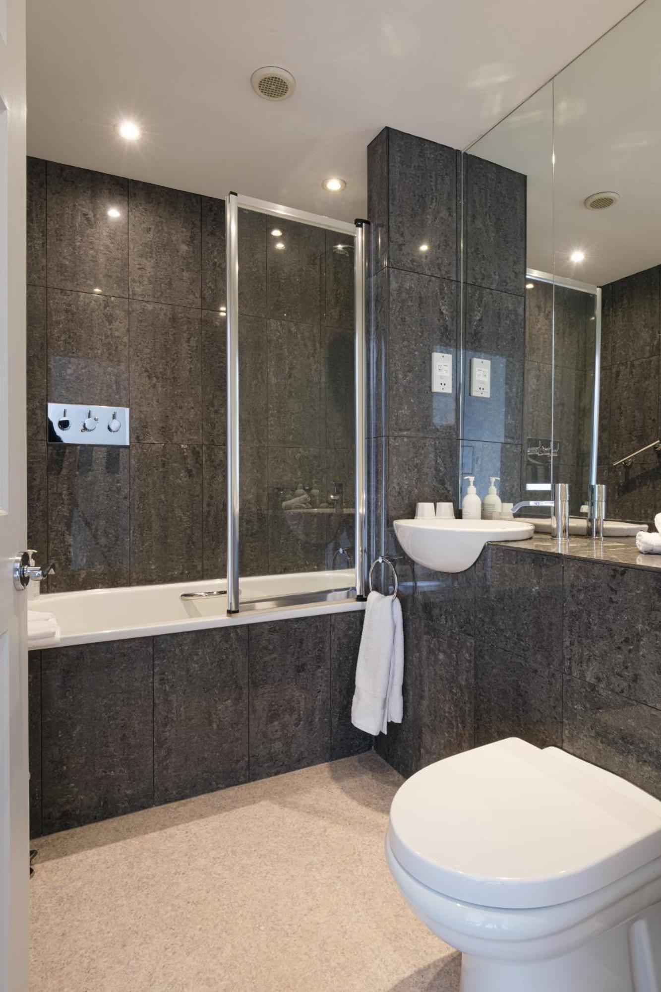 Alexandra Hotel & Restaurant ليم ريجيس المظهر الخارجي الصورة